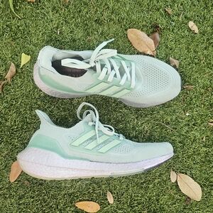 Adidas Ultraboost 21 Running Shoes Hazy Green Color Women's Sz 9
